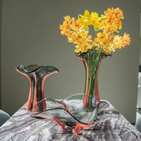 Moderne Schlichte Eleganz: Handgefertigte YJY Marken-Vase aus Burgunderrotem und Grauem Kristallglas - Hochwertige Wohnzimmer-Dekoration