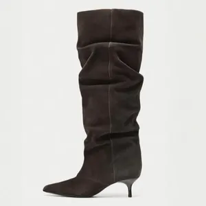 Bottes plissées d'hiver à enfiler pour femme, style rétro, bout pointu, talons chaton, confortables et légères - Product Image 1