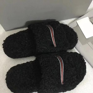 Ciabatte Calde Personalizzate, Pantofole da Interno con Ricamo e Pelliccia - Product Image 3