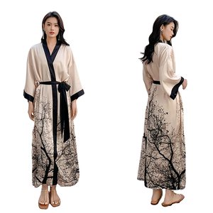 Pijamas <span class=keywords><strong>de</strong></span> Satén <span class=keywords><strong>de</strong></span> Verano para Mujer ODM/OEM, Camisón Corto <span class=keywords><strong>de</strong></span> Lujo, Bata <span class=keywords><strong>de</strong></span> Baño con Mangas <span class=keywords><strong>de</strong></span> Siete Puntos, Cierre con Cordón, Estampado <span class=keywords><strong>de</strong></span> Leopardo - Product Image 1