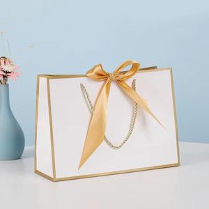 Sacs-cadeaux de mode en papier de luxe, élégants et durables, personnalisés avec logos personnalisés pour le shopping - Product Image 6