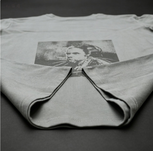 ชุดเซ็ตเสื้อผ้าลำลองผู้ชายแฟชั่นฤดูร้อน แบรนด์ดัง ลายพิมพ์หัวใหญ่สไตล์วินเทจ เสื้อแขนสั้น กางเกงขาสั้นทรงคาร์โก้ - Product Image 3