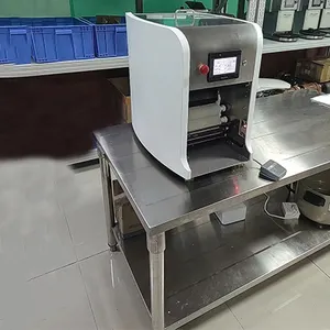 Máquina automática de hojas de arroz para sushi, Robot de bola de arroz, máquina de fabricación de bolas de arroz, precio bajo, novedad