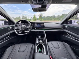 Hyundai Elantra Pure Oil Elite Edition 2022 en <span class=keywords><strong>bon</strong></span> état, berline compacte d'<span class=keywords><strong>occasion</strong></span> 5 places pour usage familial - Product Image 4