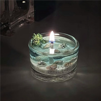Bougie parfumée en verre sur le thème de l'océan, avec coquillages naturels, sable fin, fleurs bleues séchées et paysage tridimensionnel décoratif en cire parfumée