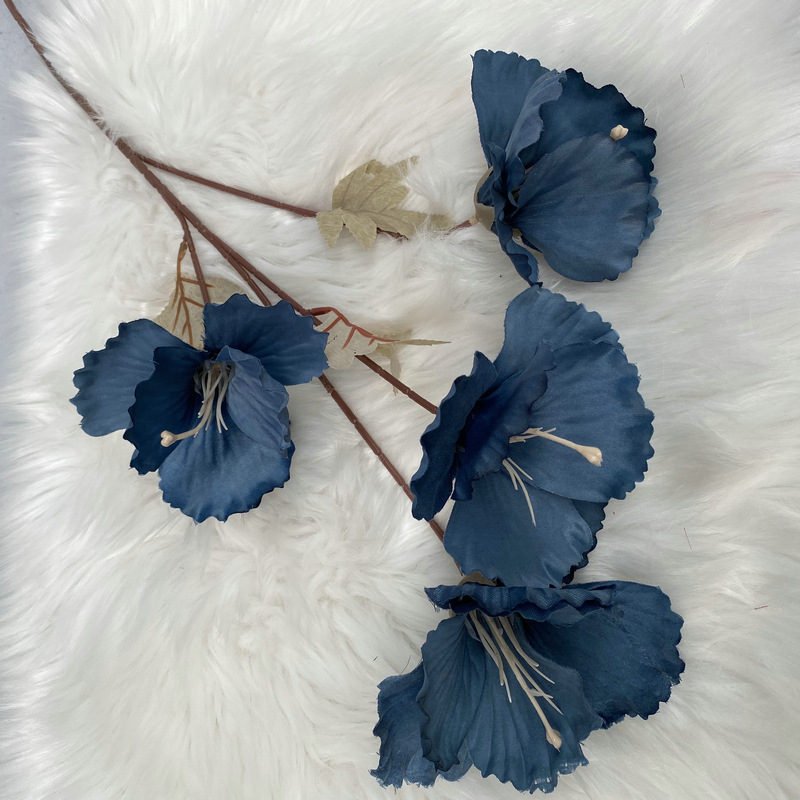 4 têtes, non.2, bleu foncé