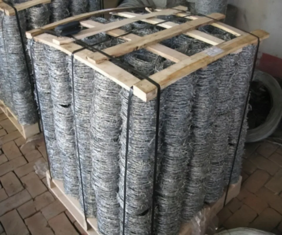 Hot sale Barbwire available in high tensile or mild steel barbed wire price per