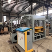 Machine automatique de fabrication de briques en ciment QT4-15 pour la construction