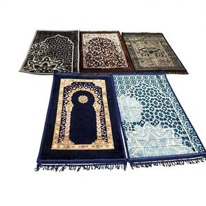 พรมละหมาดผ้าฟลานเนลโพลีเอสเตอร์ ขนาด 70x110 ซม. ผลิตด้วยเครื่องจักร ด้านหลังยางกันลื่น ลายเหรียญ พร้อมผ้ากำมะหยี่เรียบ - Product Image 1