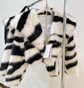 <span class=keywords><strong>Cappotto</strong></span> Invernale da Donna con Motivo <span class=keywords><strong>Zebrato</strong></span>, Top Corto Antivento, Pelliccia, Taglie Forti, Lunghezza Corta, Stile Ampio per Tenersi al Caldo - Product Image 1
