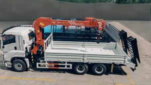 Camion Gru ISUZU 6x4 da 14 Tonnellate <span class=keywords><strong>con</strong></span> Scala Posteriore per Carico Escavatore - Product Image 4