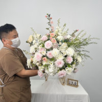 Vente en gros d'usine : Boules de fleurs artificielles en soie, réalistes, douces, blanches et vertes, pour centres de table de Thanksgiving et de remise des diplômes