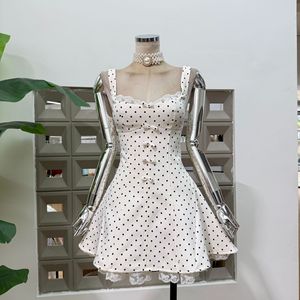 Vendita all'Ingrosso di <span class=keywords><strong>Abbigliamento</strong></span> Boutique, Nuovi Prodotti per <span class=keywords><strong>Abbigliamento</strong></span> Femminile, Abiti Corti con Pizzo, Ricami e Fiocchi a <span class=keywords><strong>Pois</strong></span> - Product Image 1