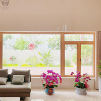 Fenêtre à battant en bois massif avec double vitrage thermique et revêtement en aluminium DEMEA pour projet de remplacement de fenêtres de maison