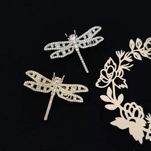 かなり素晴らしいブローチジュエリー、ファッションピン、ブローチ、インスパイアされたデザイナー、ラインストーンブローチ、女性用 - Product Image 2