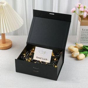 Tùy Chỉnh In Ấn Logo Nam Châm Cứng Nhắc Hộp Giấy Bao Bì Bán Buôn Quần Áo Sang Trọng Màu Đen Từ Giấy Quà Tặng Gấp Hộp Với Ribbon - Product Image 2