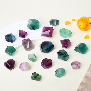Vente en gros de cristaux de fluorite arc-en-ciel de haute qualité, polyèdres à facettes de forme libre pour la décoration - Product Image 2