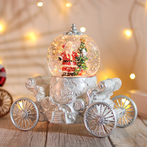 Boule <span class=keywords><strong>de</strong></span> cristal avec chansons <span class=keywords><strong>de</strong></span> <span class=keywords><strong>Noël</strong></span>, lanterne en forme <span class=keywords><strong>de</strong></span> calèche remplie d'eau, Père <span class=keywords><strong>Noël</strong></span>, <span class=keywords><strong>bonhomme</strong></span> <span class=keywords><strong>de</strong></span> <span class=keywords><strong>neige</strong></span>, alimentation USB, ornement lumineux décoratif - Product Image 3