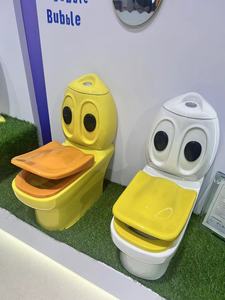 Nouvelle conception moderne de toilettes pour enfants en céramique monobloc à poser au sol, blanches, avec double chasse d'eau - Product Image 3