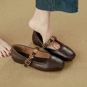 Zapatos Planos Mary Jane Vintage para Mujer con Decoración Floral Metálica, Cuero Suave, Correa Ajustable con Hebilla, Punta Redonda, <span class=keywords><strong>Mocasines</strong></span> para Uso Diario, OEM ODM - Product Image 3