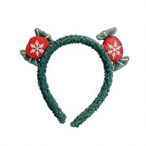 Serre-tête de Noël mignon fait main en forme de renne et de Père Noël, en peluche féerique pour l'automne et l'hiver, accessoire capillaire fantaisie et tendance pour filles, idéal pour les fêtes. - Product Image 4