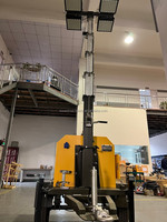 Tour d'éclairage mobile diesel compacte et portable de 7 mètres avec tige de levage hydraulique montée sur remorque