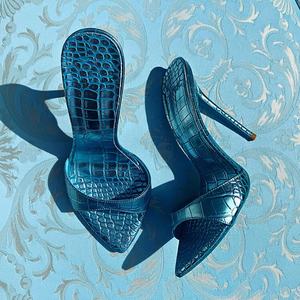 Mules à talons très hauts et bout pointu pour femmes, motif croco, couleur et étiquette personnalisables – Grande Vente - Product Image 3