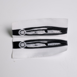 Etiquetas de cuello tejidas personalizadas para prendas de vestir Etiquetas de ropa con identidad de marca - Product Image 1