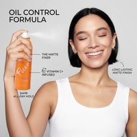 Semprotan Pengunci Rias Vitamin C Label Pribadi 24 Jam Tahan Lama Hasil Matte Pengontrol Minyak Tahan Air OEM ODM Grosir