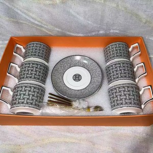 Set Tazza e Piattino in Ceramica Stile Inglese - Design Creativo e Semplice, Leggero e Lussuoso, Stile Retrò - Product Image 1