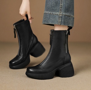 Chaussures à talon épais et bout pointu en cuir véritable et peau de mouton faites à la main pour femme, collection printemps-automne, à enfiler - Product Image 3