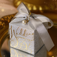 Boîte à dragées de luxe personnalisée avec paillettes dorées, perles et ruban, emballage élégant pour bonbons de mariage et cadeaux de fête