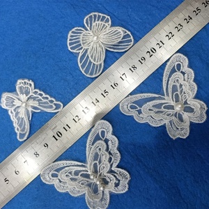 Nuovi molti <span class=keywords><strong>tipi</strong></span> <span class=keywords><strong>di</strong></span> appliques da <span class=keywords><strong>ricamo</strong></span> a farfalla, decorazioni a farfalla impreziosite da perle a doppio strato - Product Image 2
