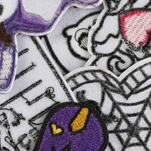 Patch brodé Purple Skull Boots Ironing Mardi Gras pour accessoires, vêtements, chaussures et chapeaux - Product Image 3