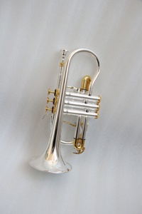 Cornets soprano professionnels haut de gamme en cuivre plaqué argent et plaqué or, avec corps en laiton, pistons en cupronickel et pistons en acier inoxydable. - Product Image 3
