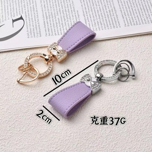 <span class=keywords><strong>Porte</strong></span>-clés pendentif en alliage de zinc gravé avec sangle de transport en forme de nœud, breloque de sac pour femme personnalisée et créative, ouvre-bouteille léger - Product Image 3