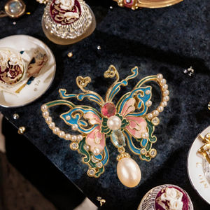 高級婦人用エレガントコートブローチ、ラグジュアリーな雰囲気、エナメル塗装の蜂模様、クリスタルメッキ技術、ジルコン、真鍮合金 - Product Image 3