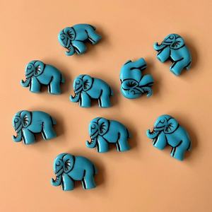 Perles acryliques vintage bleues en forme d'éléphant Beadlobby, utilisées pour la fabrication de colliers et d'accessoires, vente en gros de perles en vrac - Product Image 4