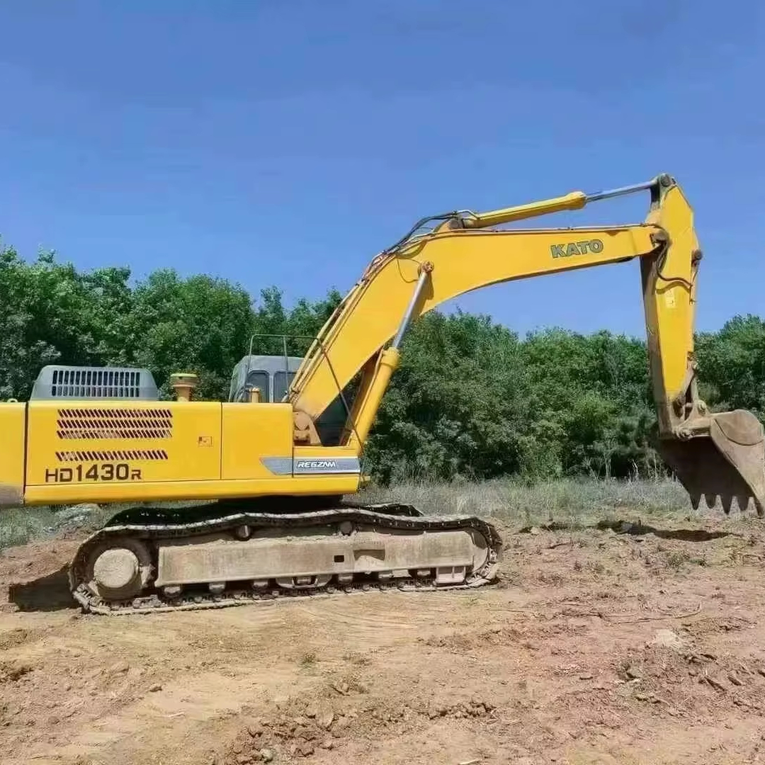 Kato HD1430 Excavator - Durable & Efficient Digging