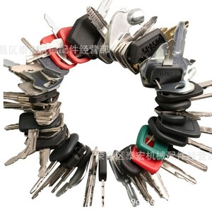 Juego de 60 llaves metálicas para ensamblaje de maquinaria industrial con etiquetas rojas y verdes Caterpillar Komatsu Hitachi John Deere Kubota - Product Image 1