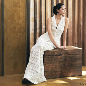 Ensemble deux pièces en tricot crochet pour l'été : débardeur peplum à col en V et jupe longue taille haute à ourlet festonné et fente latérale pour femme - Product Image 5