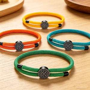 Bracelet en corde de nylon multicolore réglable style milanais avec breloque rune viking, bijou unisexe fait main en corde de nylon tressée - Product Image 2