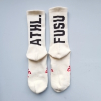 Logo personnalisé Chaussettes amusantes à la mode en coton biologique peigné Chaussettes en éponge de sport unisexes douces et heureuses