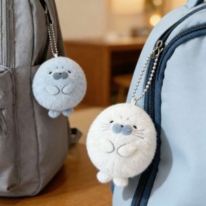 Lindo Colgante de Peluche Sello N.º 4, Muñeco Gris Esponjoso, Juguete de Peluche de Dibujos Animados Igual al de Redbook - Product Image 1