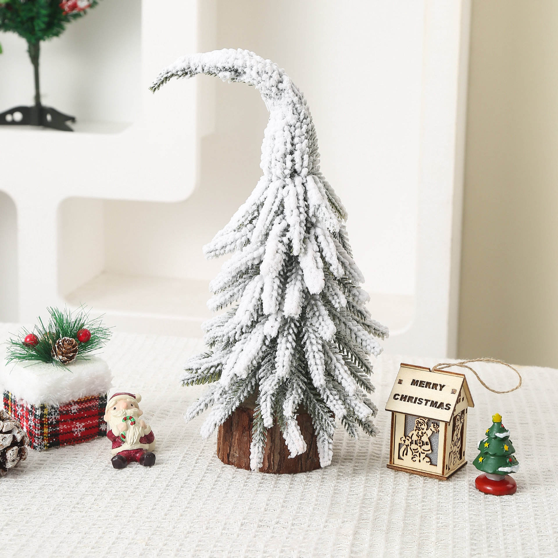 Blanc - La tour d'arbre à tête tordue 25cm