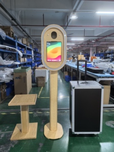 บูธถ่ายรูป <span class=keywords><strong>iPad</strong></span> <span class=keywords><strong>รุ่น</strong></span>ใหม่<span class=keywords><strong>ล่าสุด</strong></span> สไตล์ลายไม้ ทำจากโลหะ พร้อมหูหิ้วแบบดึงออกได้ และกระเป๋าเดินทาง - Product Image 3