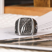 Bague signet en acier inoxydable, motif couteau Kukri du Népal, martelée, large, style vintage, punk, motard, bijou statement pour homme et unisexe