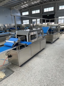 Línea de Producción de <span class=keywords><strong>Pizza</strong></span> Totalmente Automática con <span class=keywords><strong>M</strong></span>áquina para Cubrir con Salsas y Queso - Product Image 3