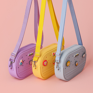 <span class=keywords><strong>Borsa</strong></span> a Tracolla Ovale in Silicone <span class=keywords><strong>per</strong></span> <span class=keywords><strong>Donna</strong></span>, Ideale <span class=keywords><strong>per</strong></span> l'<span class=keywords><strong>Università</strong></span>, con Charm Personalizzabile, Tracolla Regolabile, <span class=keywords><strong>per</strong></span> Telefono e Cosmetici - Product Image 5