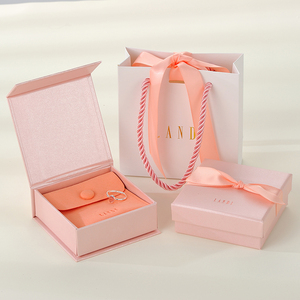 Bolsa de Joyería de Microfibra Marrón de Lujo, Bolsa de Papel Personalizada con Bolsa Interior y Tarjeta Insertada - Product Image 1